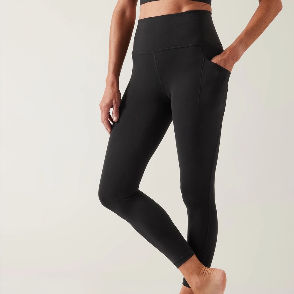 Gently used Athleta Salutation Stash 7/8 tight